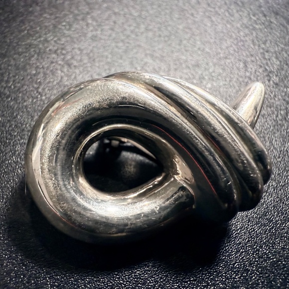 Bayanihan Silver Vintage Hollow Modernist Clip Earrings - Picture 5 of 9